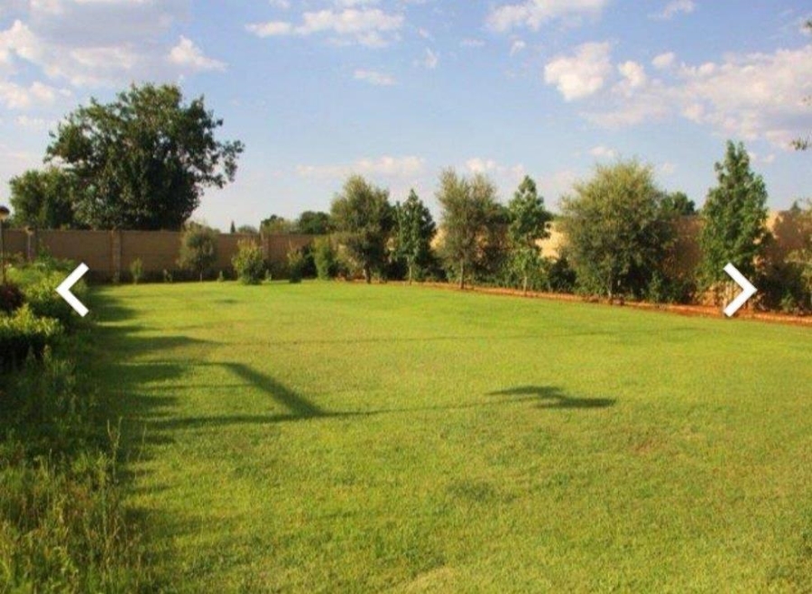 5 Bedroom Property for Sale in Van Der Hoff Park North West